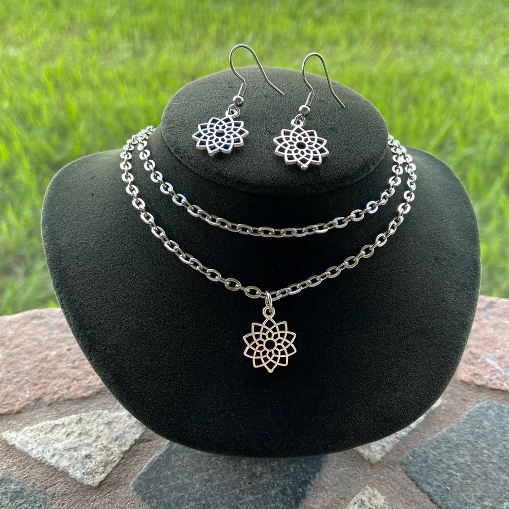 Mandala flower set wrap around necklace + earrings - Picture 5 of 7